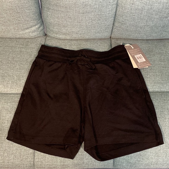 NWT icebreaker Women's Merino Crush 5'' Shorts - Picture 3 of 7